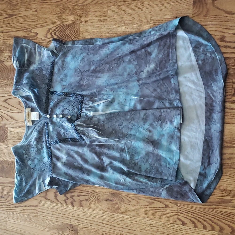 (S) Davina Art Deco Soft Light Casual Lace Accents Top
